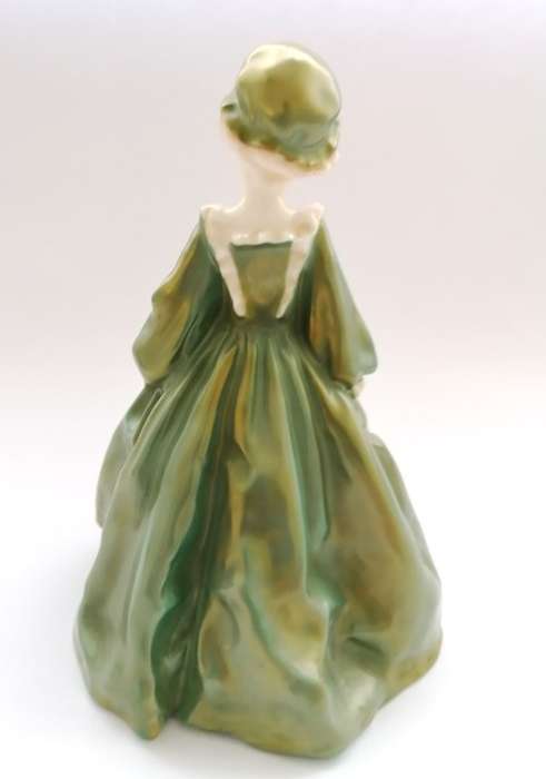 Royal Worcester `Grandmothers Dress` Figurine No 3081
