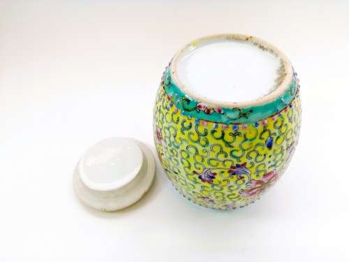 Yellow Chinese porcelain hand painted lidded pot