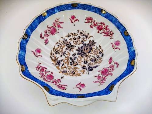 Chinese Beautiful vintage large scalloped dish