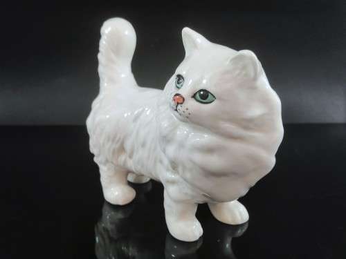 Beswick Gloss Persian Cat, Standing in White