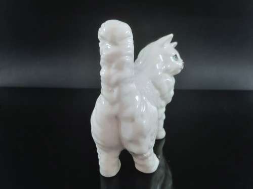 Beswick Gloss Persian Cat, Standing in White