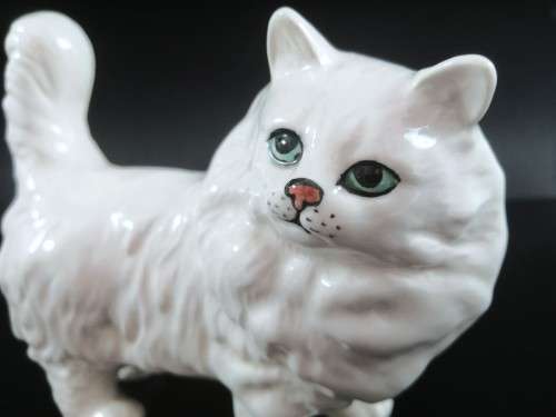 Beswick Gloss Persian Cat, Standing in White
