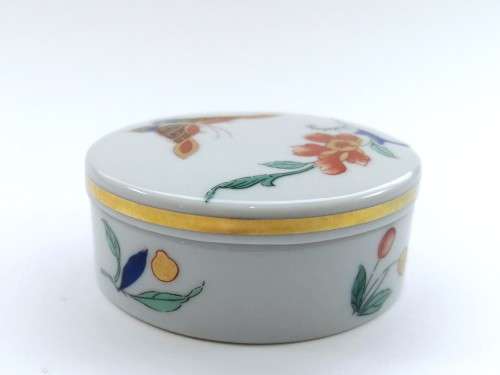 Vintage Vista Alegre `Samatra` Collection Regaleira Fine Porcelain Trinket Box. Made in Portugal