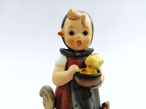 Goebel Hummel Figurine Feeding Time