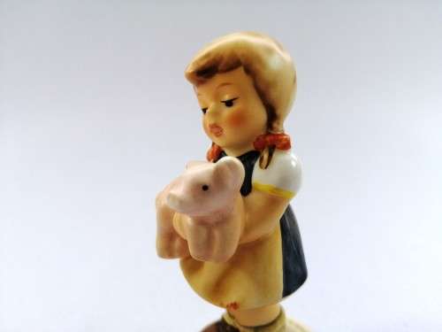 Goebel Hummel Figurine, Pigtails