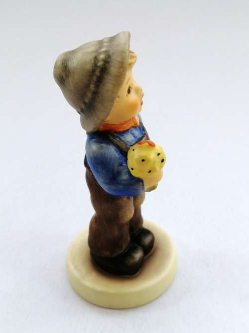 Goebel Hummel Figurine, Flowers for mother