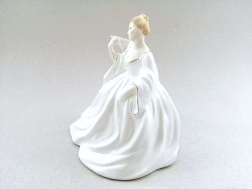 Coalport Figurine Ladies Of Fashion Samantha