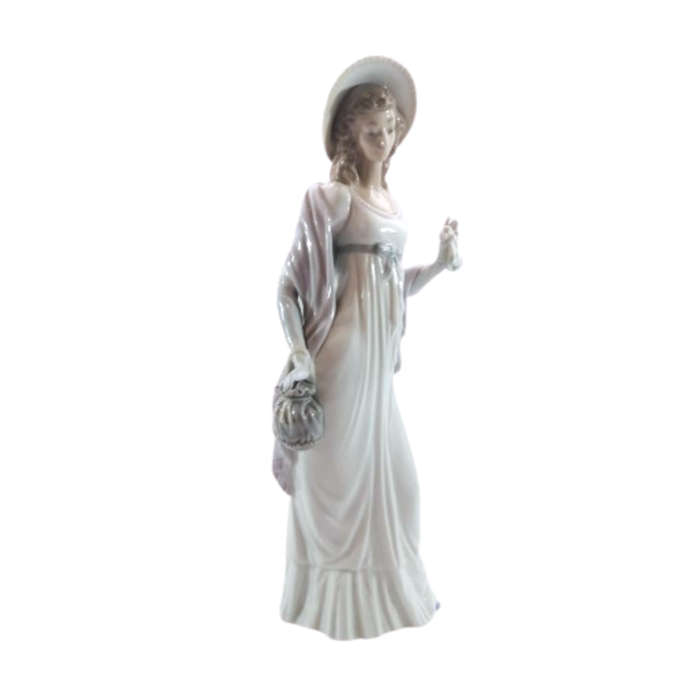 Lladro figurine retired Dainty Lady holding a Handkerchief and Purse