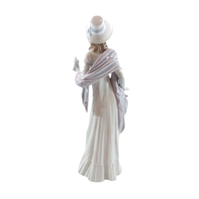 Lladro figurine retired Dainty Lady holding a Handkerchief and Purse