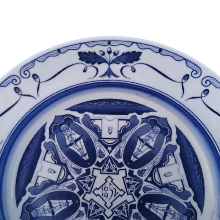 Rare 1952 Gouda PZH Jan Van Riebeeck Festival commemorative wall plate design by WH Coetzer