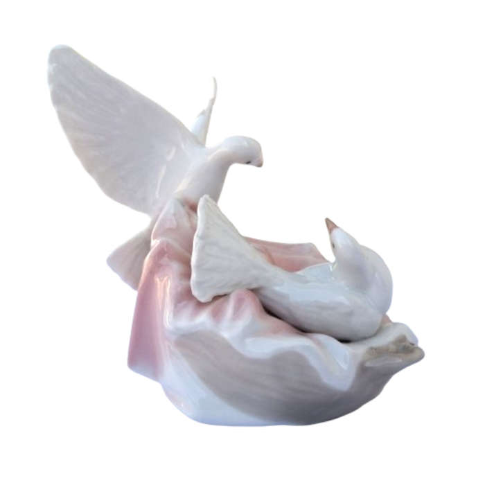 Tengra Figurine Sculptur white doves in pink nest Spain