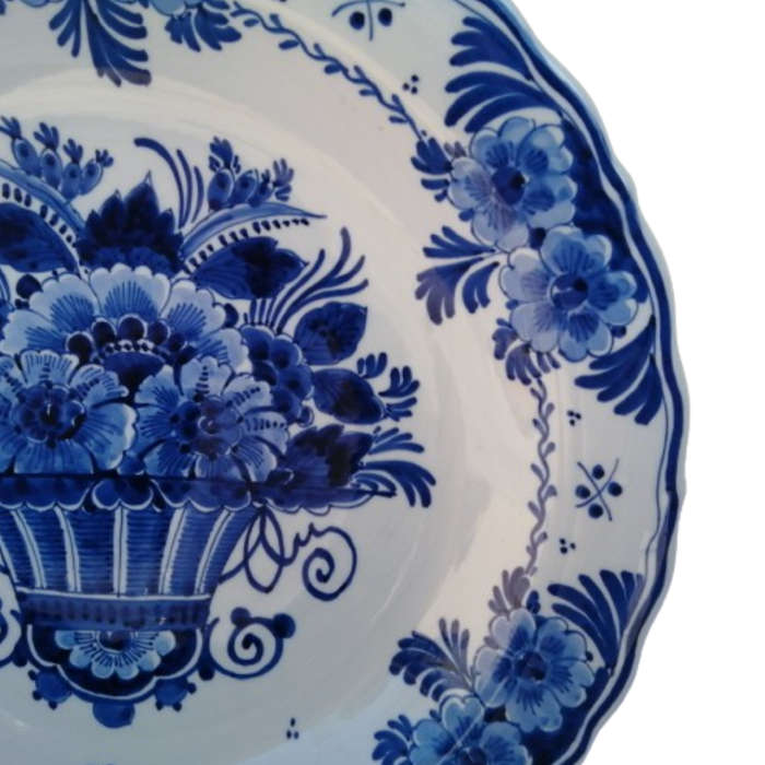 Royal Delft Blue 1975 handpainted plate dish with basket of flowers
