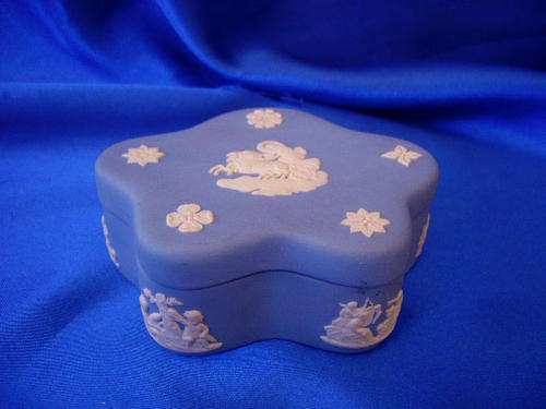 ****** Vintage Wedgewood Jasper Blue Trinket Box ******