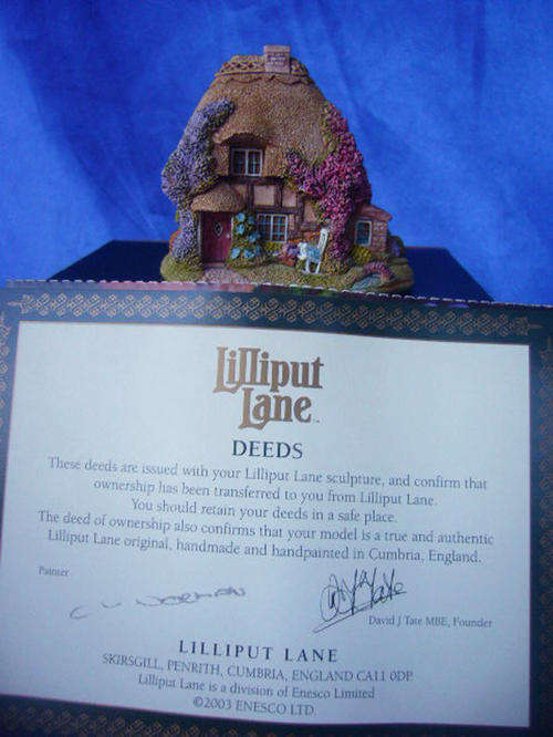 Miniature House - Lilliput Lane  " Grandma's Garden" Britains Collection