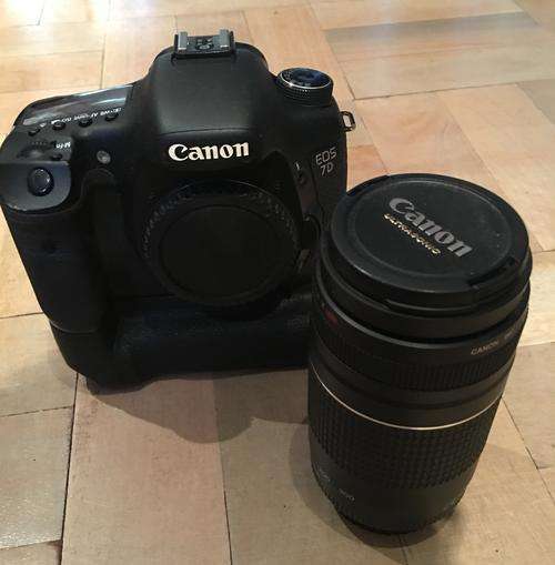 CANON EOS 7D with Battery Grip and 1 lense (75-300mm)