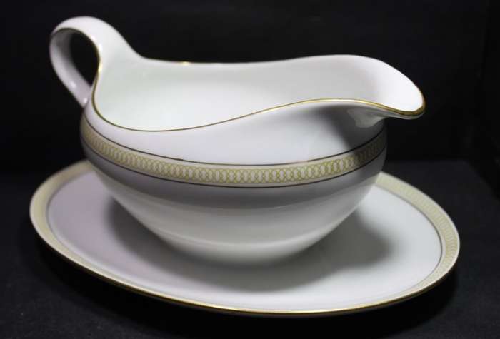 Seltmann Weiden Bavaria Gravy Boat with attached Under Plate