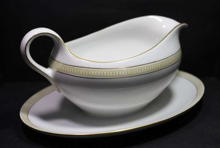 Seltmann Weiden Bavaria Gravy Boat with attached Under Plate