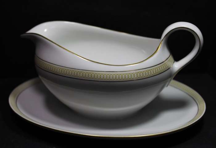 Seltmann Weiden Bavaria Gravy Boat with attached Under Plate