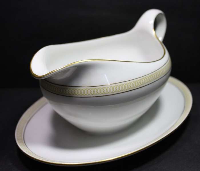 Seltmann Weiden Bavaria Gravy Boat with attached Under Plate