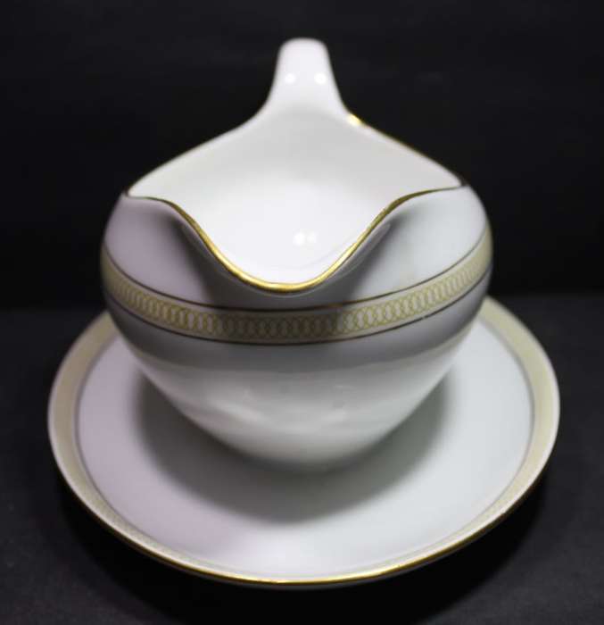 Seltmann Weiden Bavaria Gravy Boat with attached Under Plate