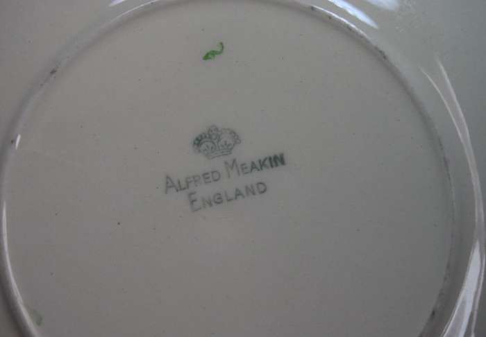 Alfred Meakin Daisy and Fern `Ferndale` Pattern Decorative Wall Plate