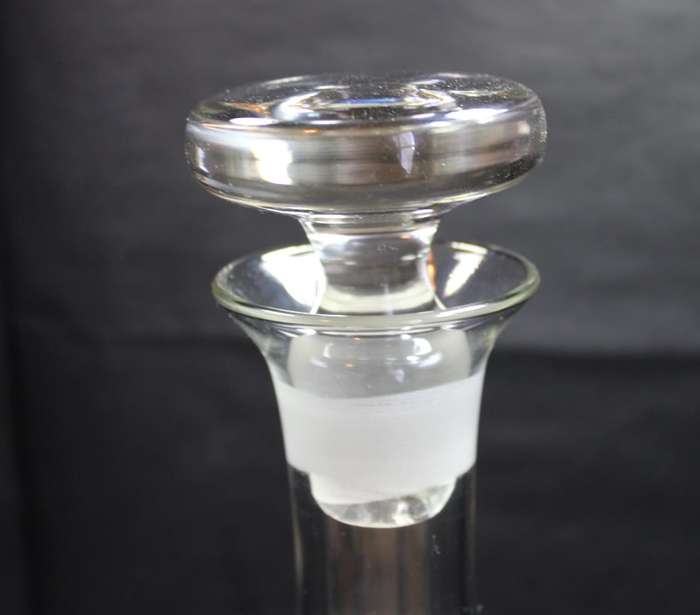 Elegant Classic Round Shaped Glass Decanter with Nasionale Pers Logo