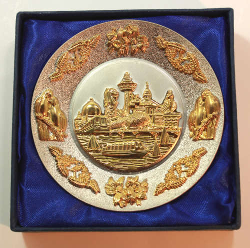 Small Souvenir Plate of Singapore in Original Box