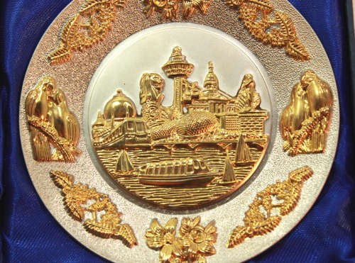 Small Souvenir Plate of Singapore in Original Box
