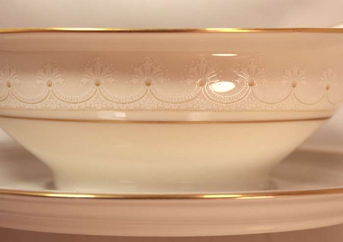Noritake `Caledonia` 7091 Gravy Boat with Attached Underplate Made In Japan
