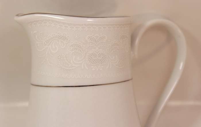 Vintage Crown Ming Fine China `Crochet` Pattern Sugar Bowl, Milk Jug and Pair of Tea Cups & Saucers