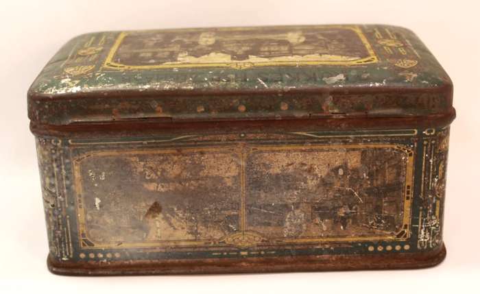 Antique BanketBakkerij Langestraat 63 Alkmaar, Alkmaarsche Jongens Biscuit Tin