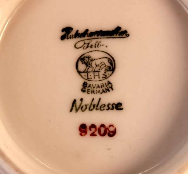 Hutschenreuther Noblesse Pattern 9209 Gravy Boat with Attached Underplate