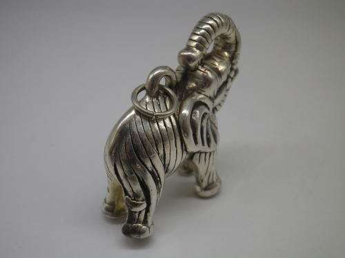 WOW!! Beautiful Large Sterling Silver Elephant Pendant or Ornament. 4.7 x 4.3cm. 12.3 grms.