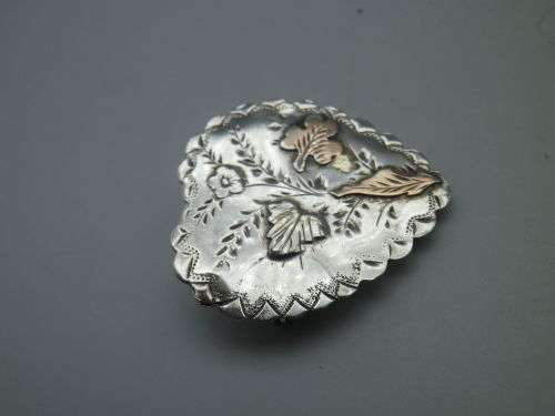 Hallmarked Sterling Silver & Rose Gold Heart Brooch. Birmingham 1901  3.1 grms, 3 x 2.7cm