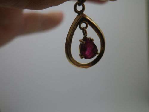 .14ct Yellow GOLD AND RUBY PENDANT!!