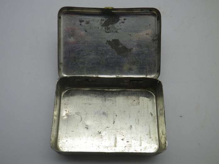 Vintage Glossettes Licorice and Menthol Pelletts Tin