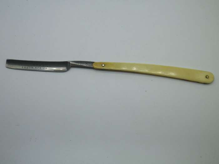 Vintage KROP UK Cut Throat Razor, cased German blade ground in Hamburg for Hepworth`s Ltd S. Africa
