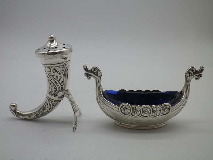 Sterling Silver VIKING Cruet Set. Salt & Pepper. Norway. Original blue glass liner