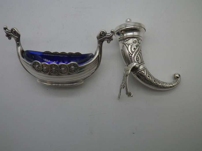 Sterling Silver VIKING Cruet Set. Salt & Pepper. Norway. Original blue glass liner