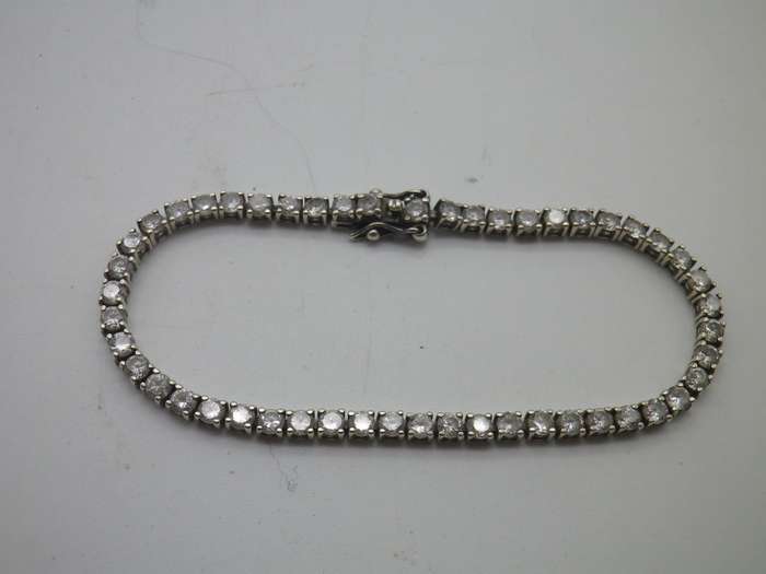 925 Sterling Silver Tennis Bracelet Set with Round Brilliant Cut Cubic Zirconias secure double clasp