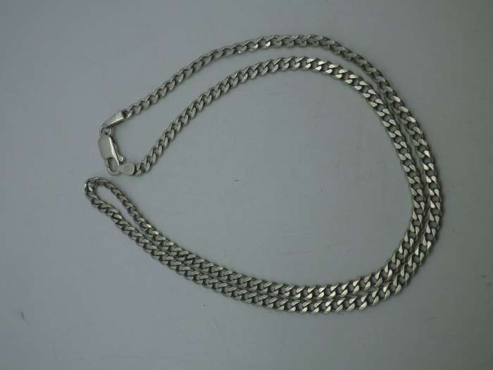Sterling Silver Italian Curb Link chain. 13grms. 51cm long. 3mm wide