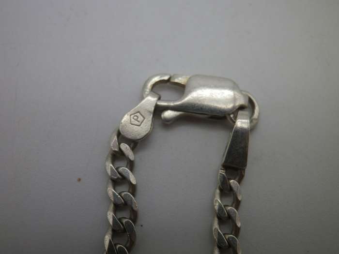 Sterling Silver Italian Curb Link chain. 13grms. 51cm long. 3mm wide