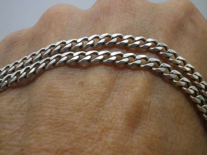 Sterling Silver Italian Curb Link chain. 13grms. 51cm long. 3mm wide