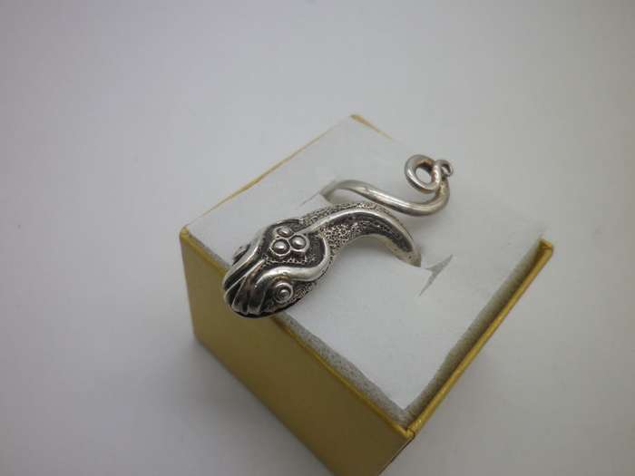 Sterling Silver Vintage SNAKE RING Size: P- but adjustable 9grms DRAMATIC!!