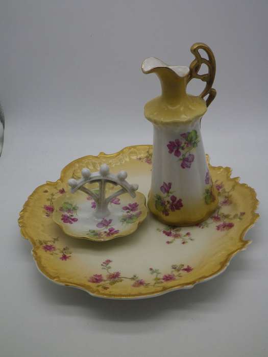 Vintage PORCELAIN HAND PAINTED BLUSHWARE ring holder