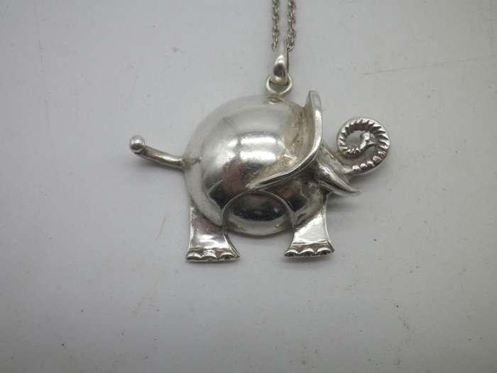 Sterling Silver Elephant Necklace. 4 x 3.5cm. chain: 54cm adorable!