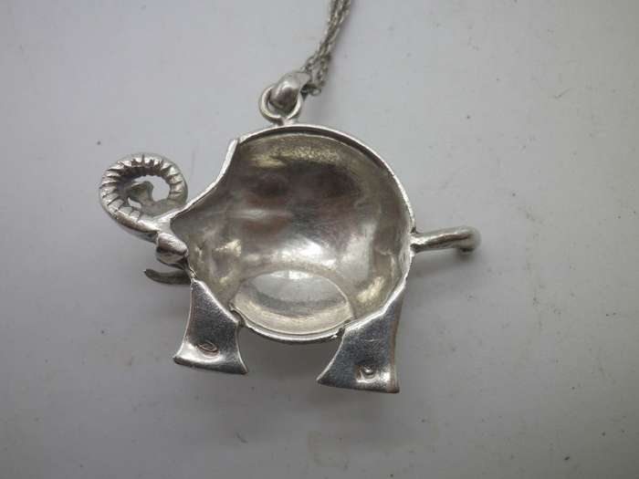 Sterling Silver Elephant Necklace. 4 x 3.5cm. chain: 54cm adorable!