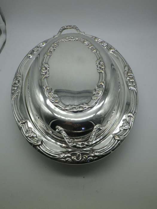 Attractive Silver Plated Lidded Oval Entree Serving Dish with Glass liner Very Good Condition
