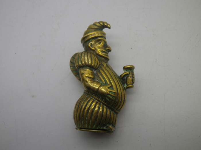 VINTAGE BRASS  VESTA CASE.  MR PUNCH. OPENING TO HOLD MATCH