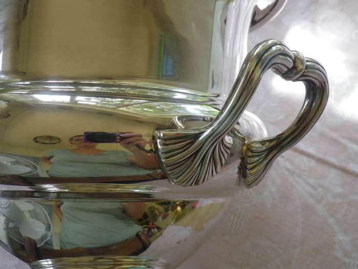 Large Vintage Silver Plated Wine Cooler. Good quality England. FOR MarFry8681 only please!!